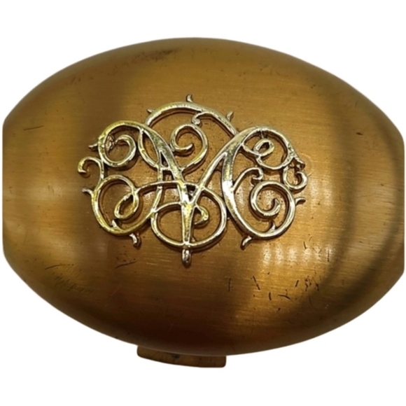 vintage Germaine Monteil goldtone oval compact with raised filigree design - Picture 5 of 8